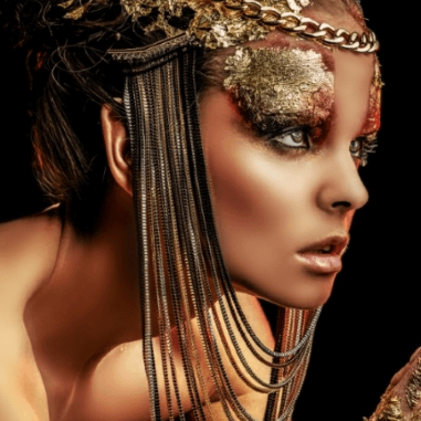 גם בגד וגם תכשיט